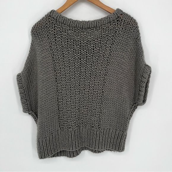 CAARA Oliver Chunky Knit Sleeveless Sweater Gray - Size L - Picture 7 of 11